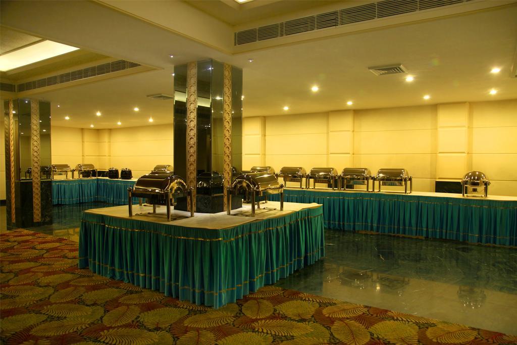 Continent Nakodar Hotel & Resorts エクステリア 写真