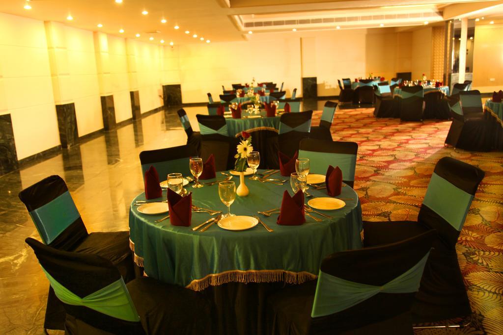 Continent Nakodar Hotel & Resorts エクステリア 写真