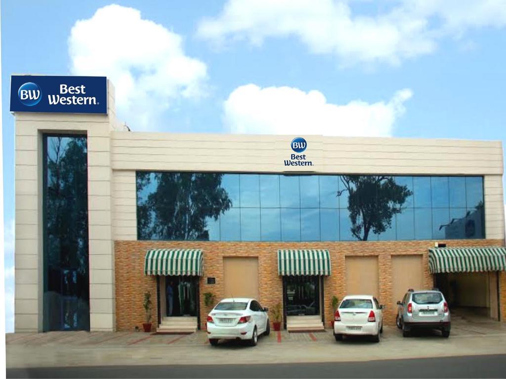Continent Nakodar Hotel & Resorts エクステリア 写真