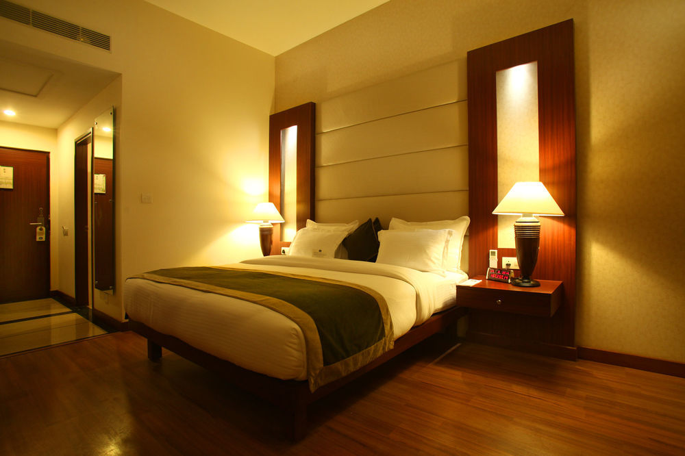 Continent Nakodar Hotel & Resorts エクステリア 写真