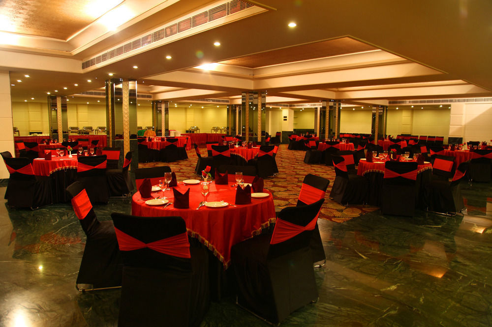 Continent Nakodar Hotel & Resorts エクステリア 写真