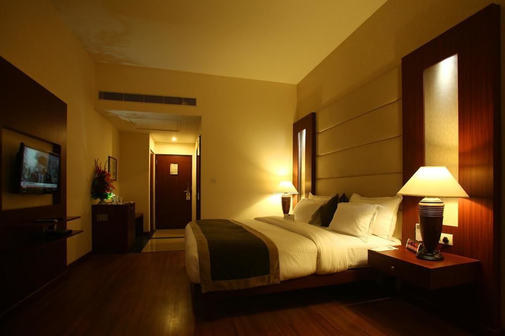 Continent Nakodar Hotel & Resorts エクステリア 写真