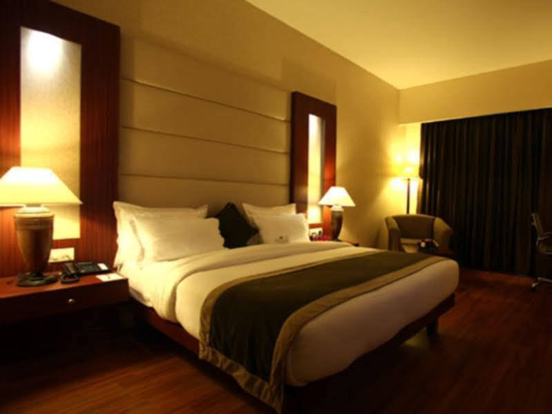 Continent Nakodar Hotel & Resorts エクステリア 写真