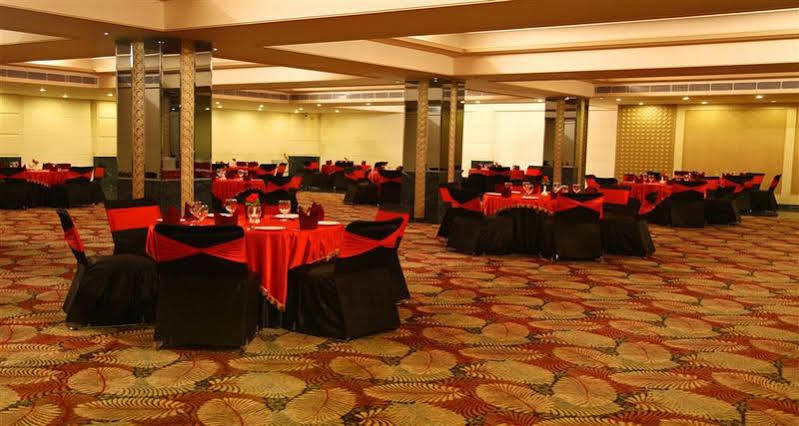 Continent Nakodar Hotel & Resorts エクステリア 写真